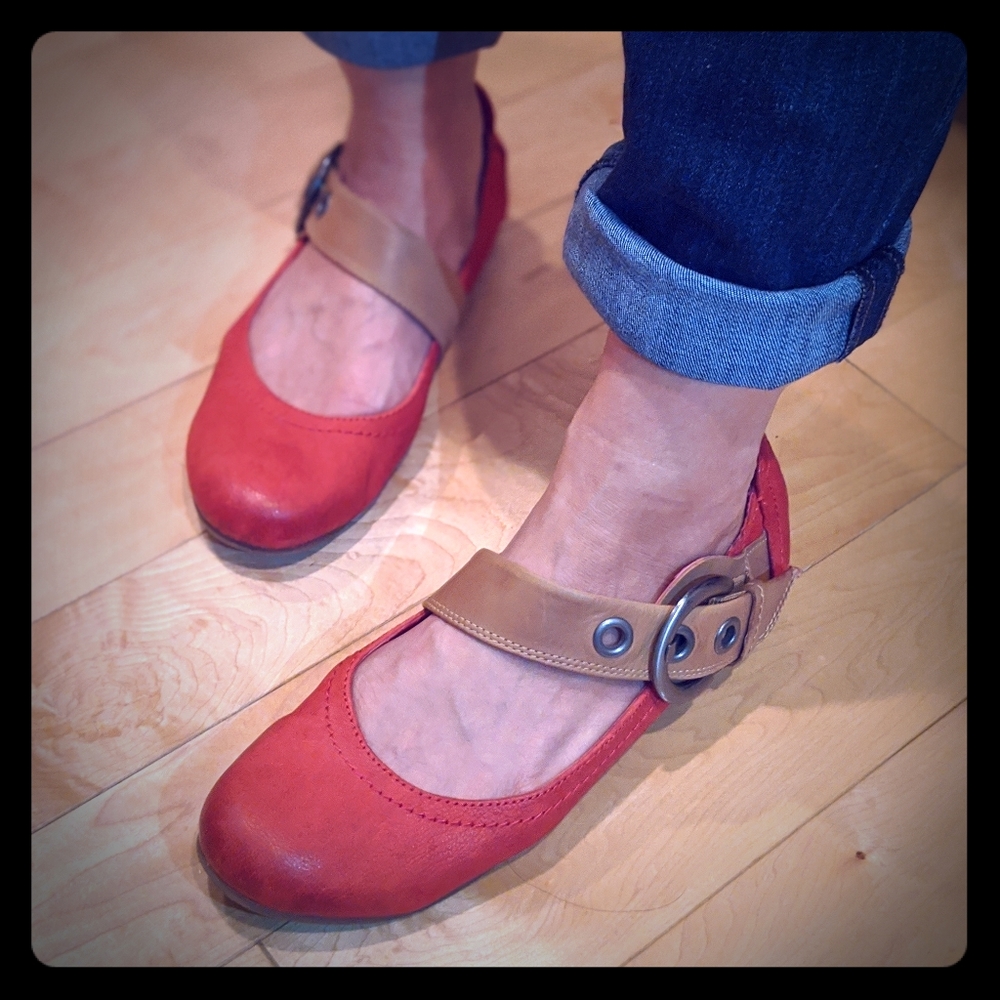 NEW Swedish Leather coral flats